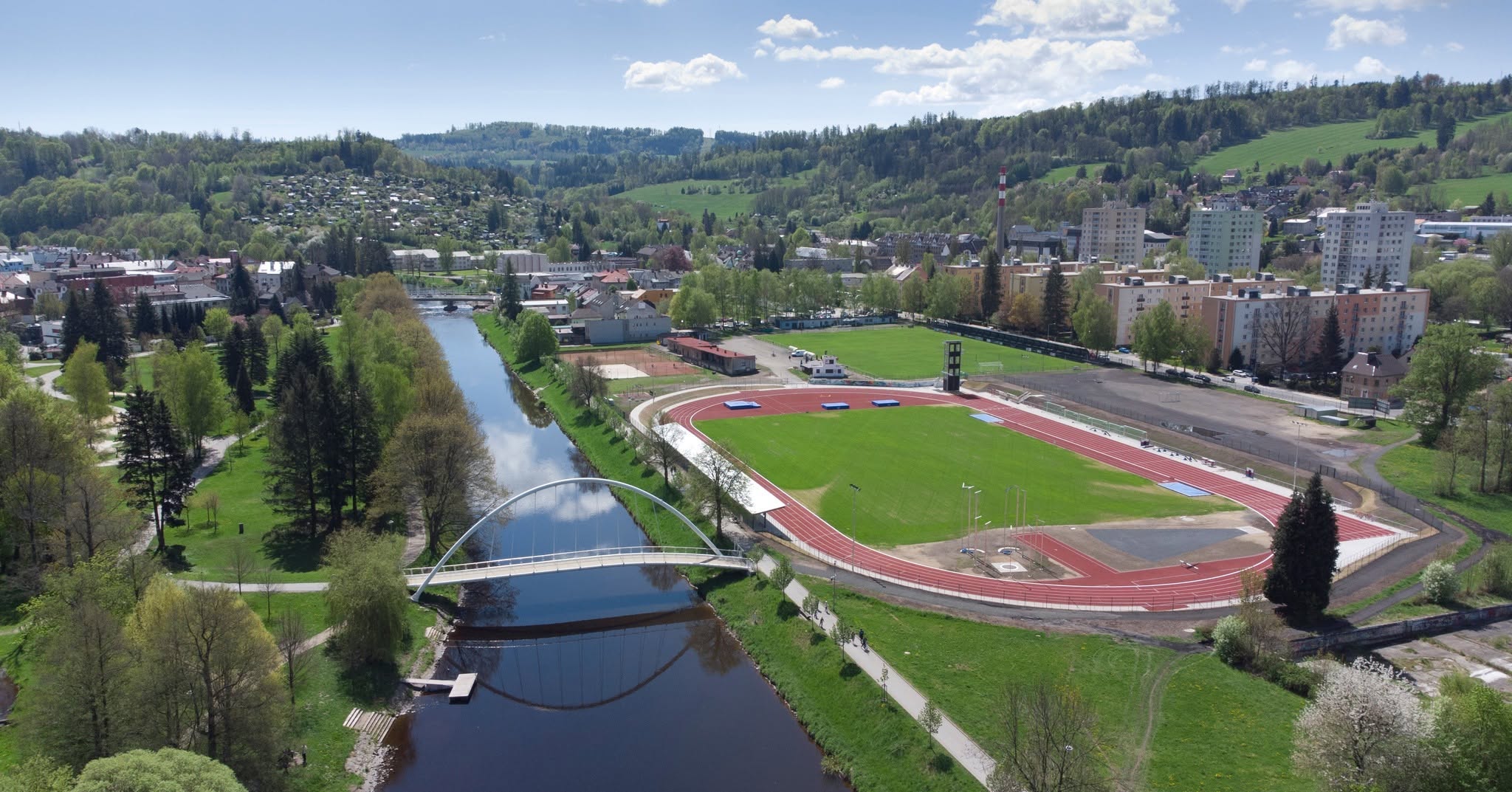 Letecký pohled na Semily a sportovní areál